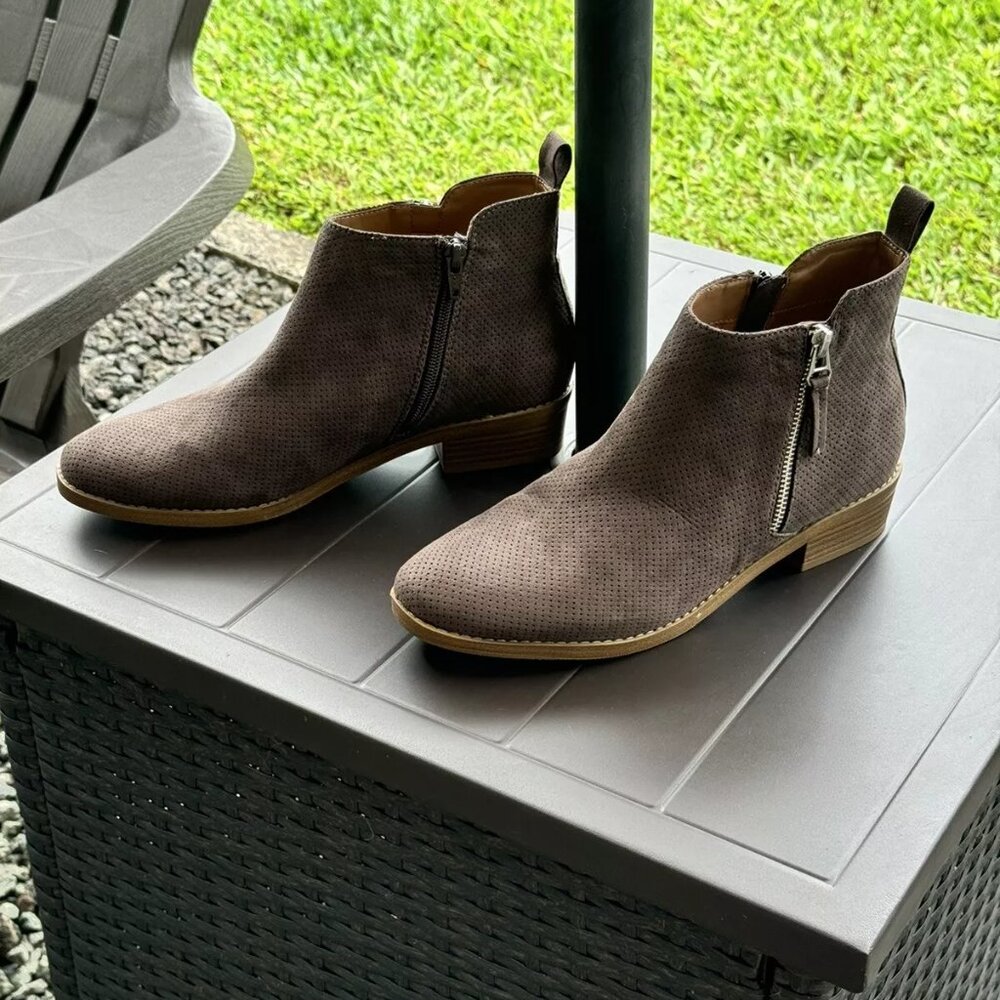 Women's Universal Threads Women's Ankle Boots Size 8.5 brown Bootie Slip-on